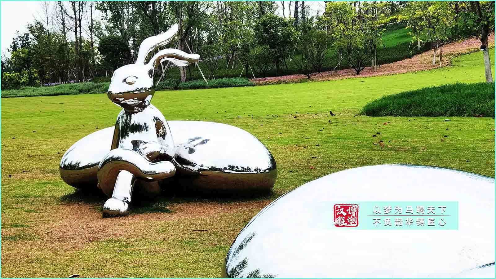 不銹鋼兔子雕塑,校園不銹鋼雕塑,鏡面不銹鋼雕塑定制廠(chǎng)家